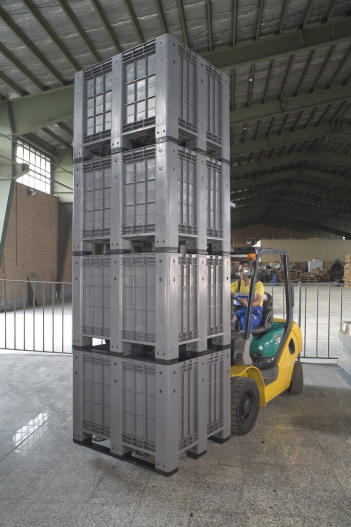 Left picture describes a forklift transporting one stack of four Pcs of plastic box pallet. 