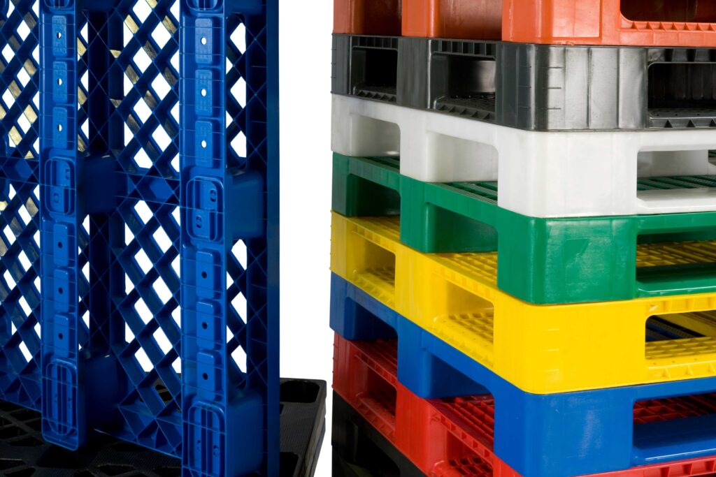 there are different colorful plastic pallets which may different in using them 